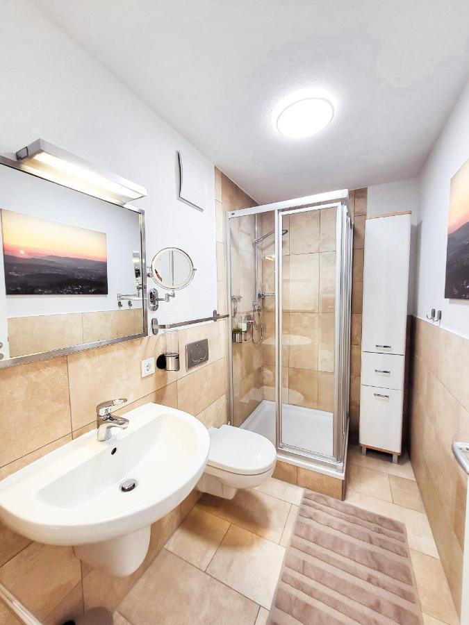 Zentrale Ferienwohnung In Aalen City Mit 4-Sternen Eksteriør bilde